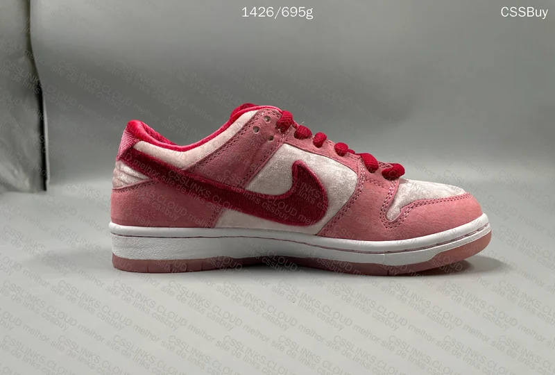 Dunk SB Strange Love 5