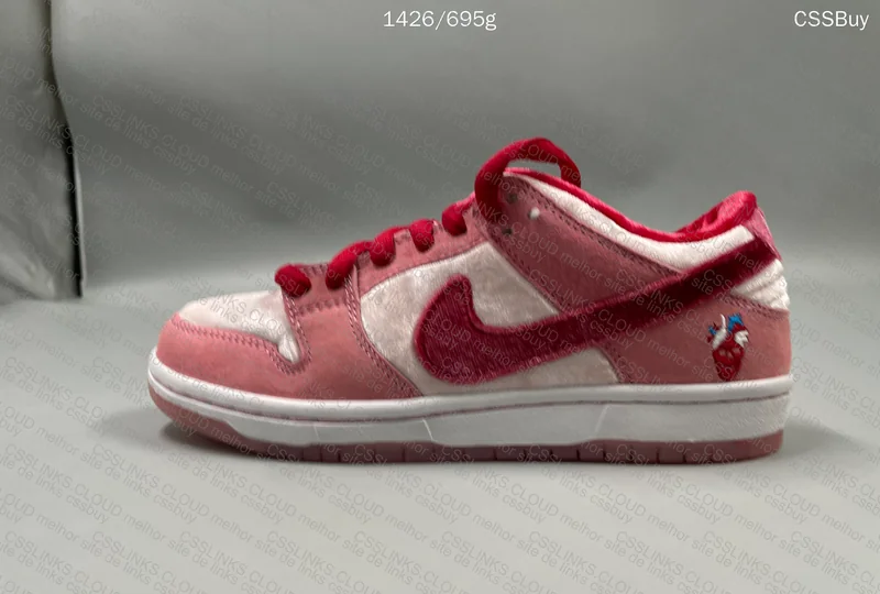 Dunk SB Strange Love 6