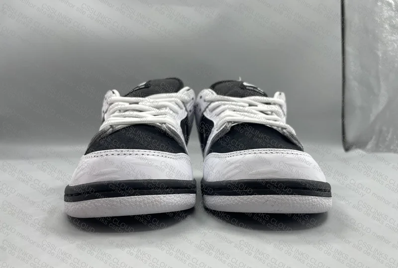 Dunk SB TIGHTBOOTH 3