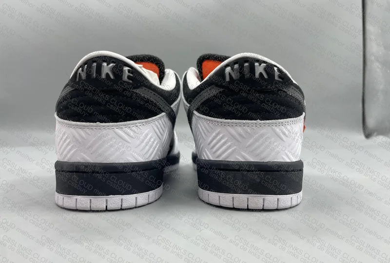 Dunk SB TIGHTBOOTH 4