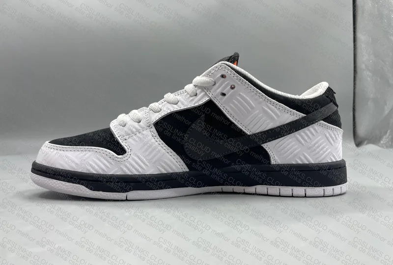 Dunk SB TIGHTBOOTH 8