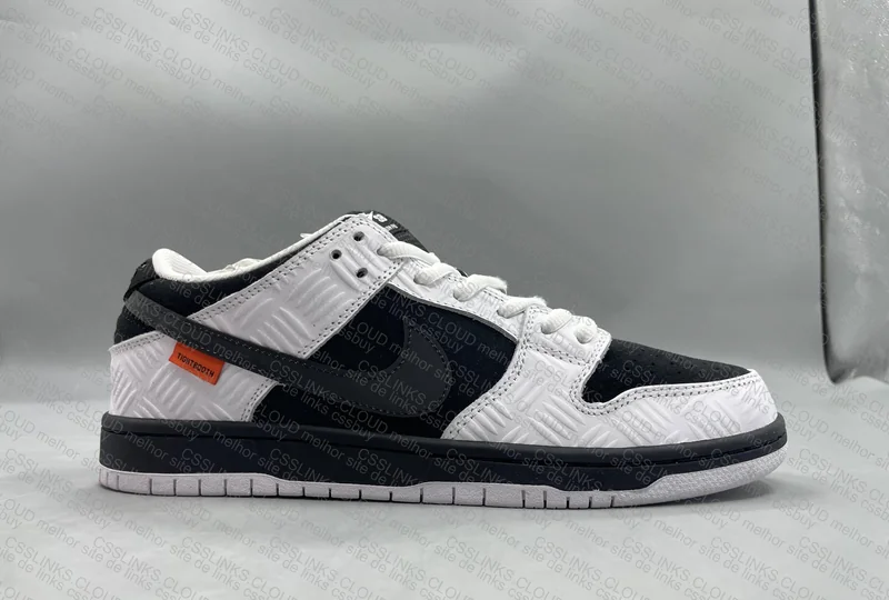 Dunk SB TIGHTBOOTH 9