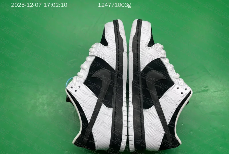 Dunk SB TightBooth 2