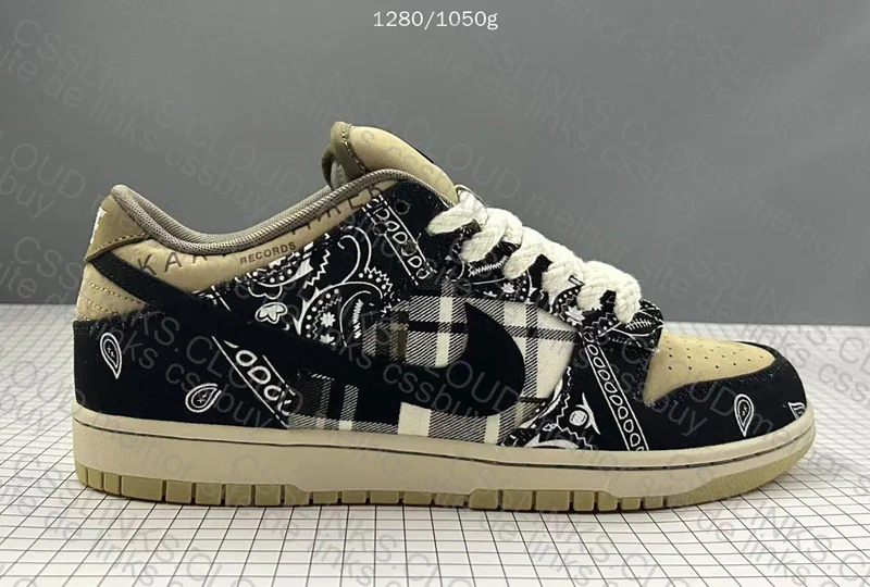 dunk sb travis