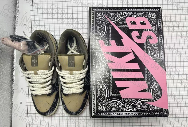 dunk sb travis