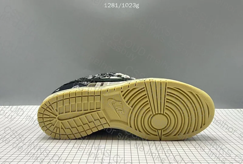 dunk sb travis 7