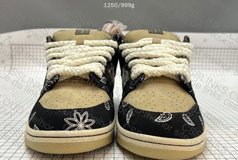 Dunk SB Travis OVO 3