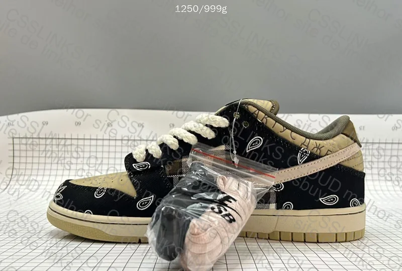 Dunk SB Travis OVO 8
