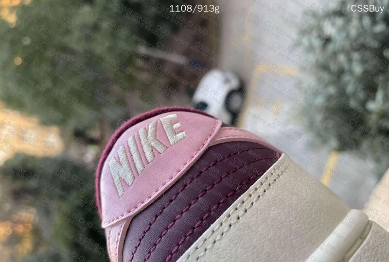 Dunk SB "Valentine's Day" 10