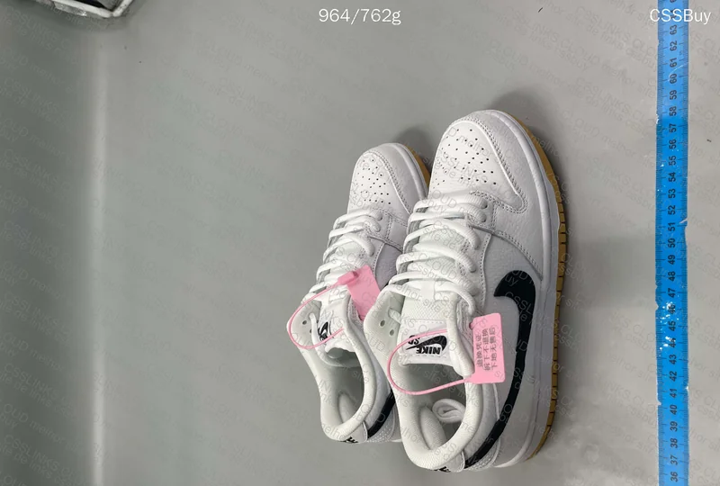 Dunk SB White Gum 3