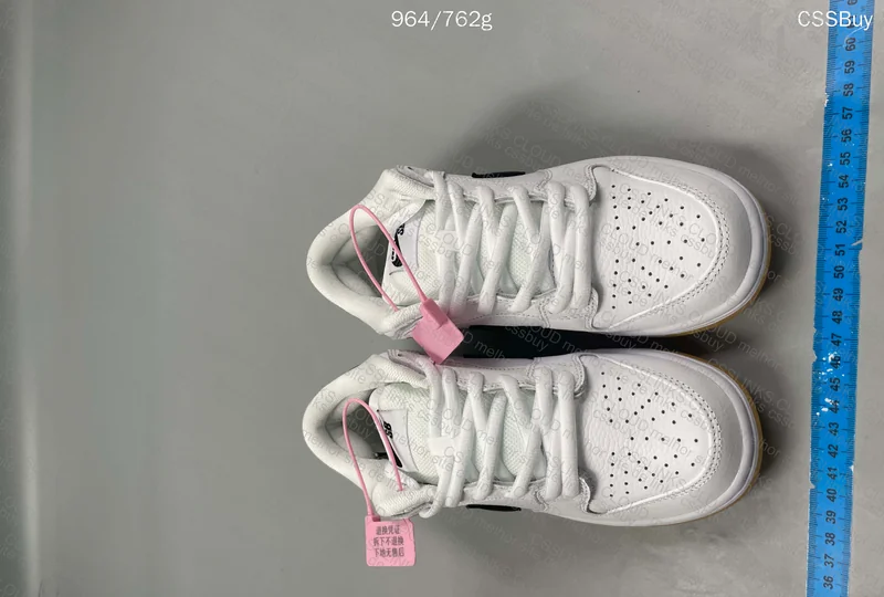 Dunk SB White Gum 4