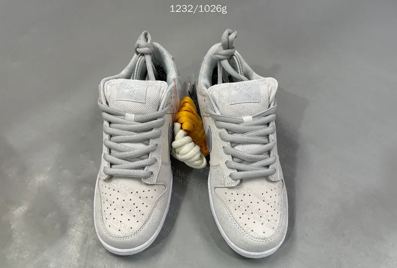 Dunk SB White Lobster 2