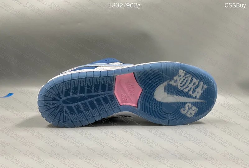 Dunk SB x Raised x Born 7