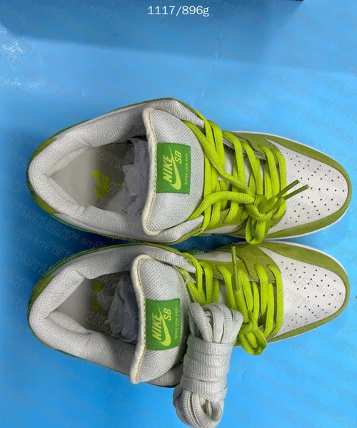 Dunk Sour Apple & Syna Sweatshirt