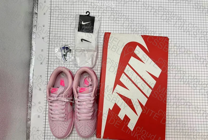 Dunk Triple Pink Ovo 3