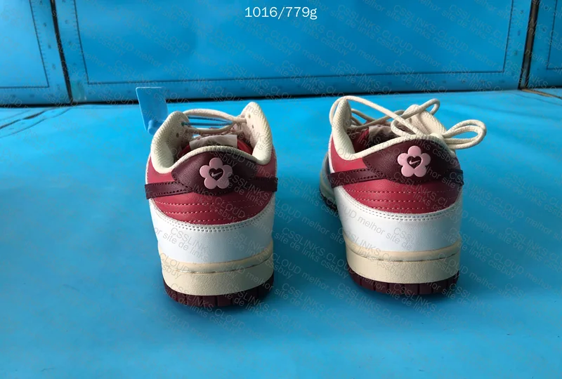 Dunk Valentine's Day OVOSNEAKER 3