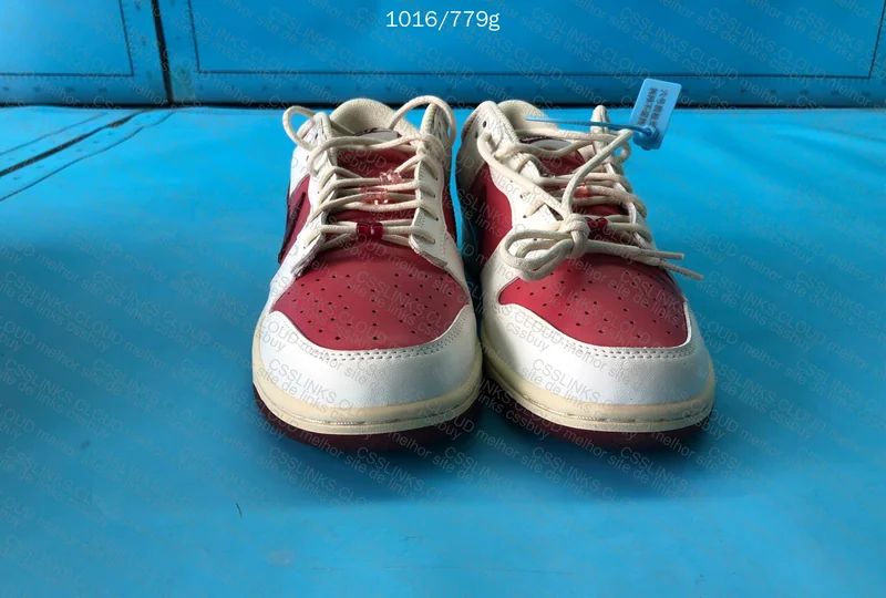 Dunk Valentine's Day OVOSNEAKER 4