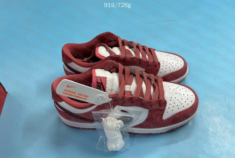Dunk "Valentine's Day" Red Sale