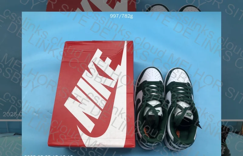Dunk Green M (Strange Swoosh?)