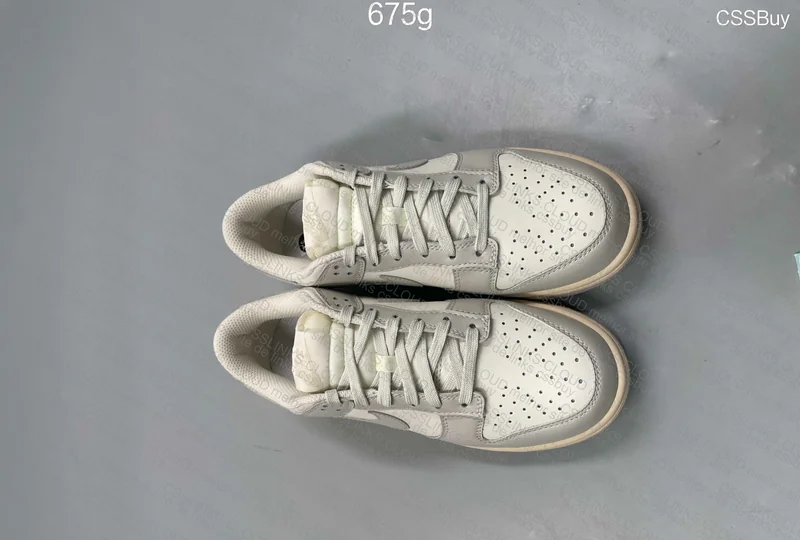 DUNK VT Light Bone 9