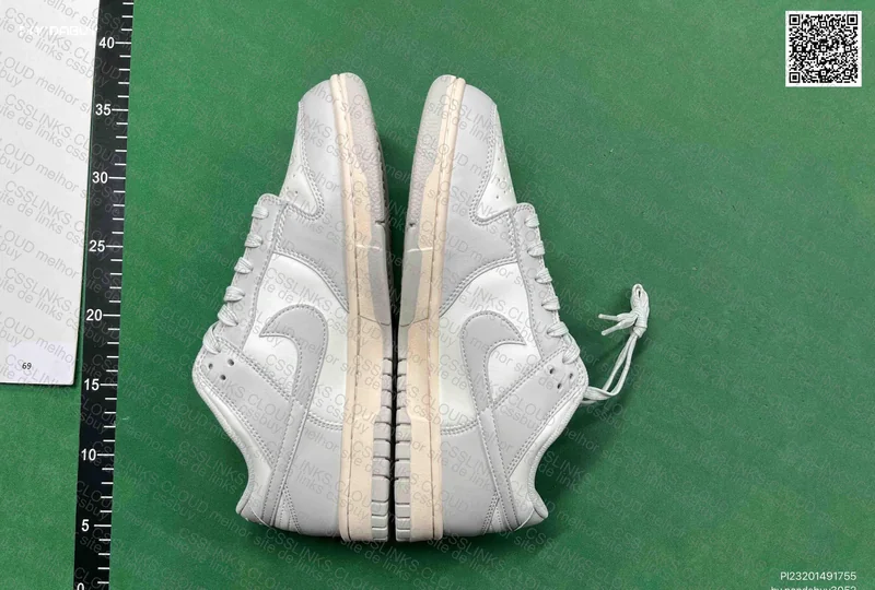 Dunk VT Light Bone 3