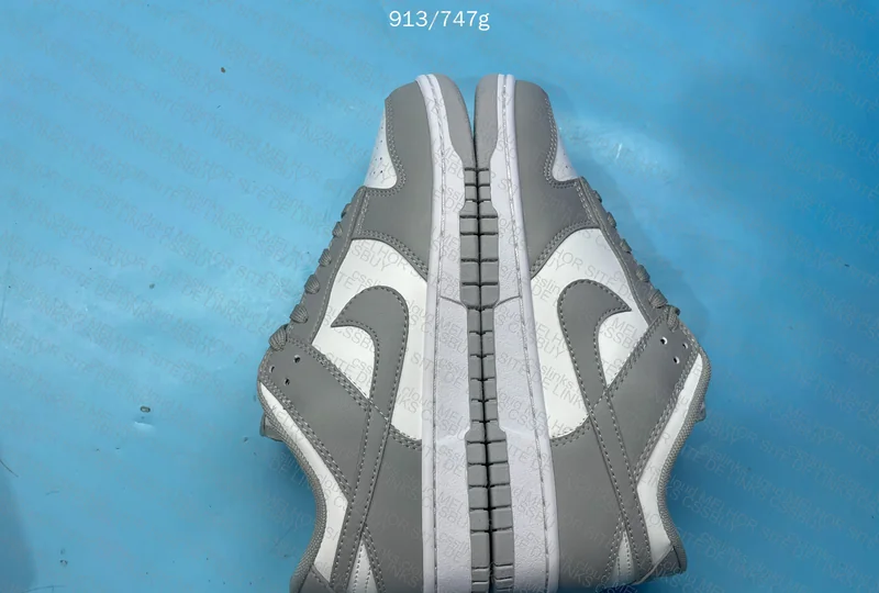Dunk White Grey