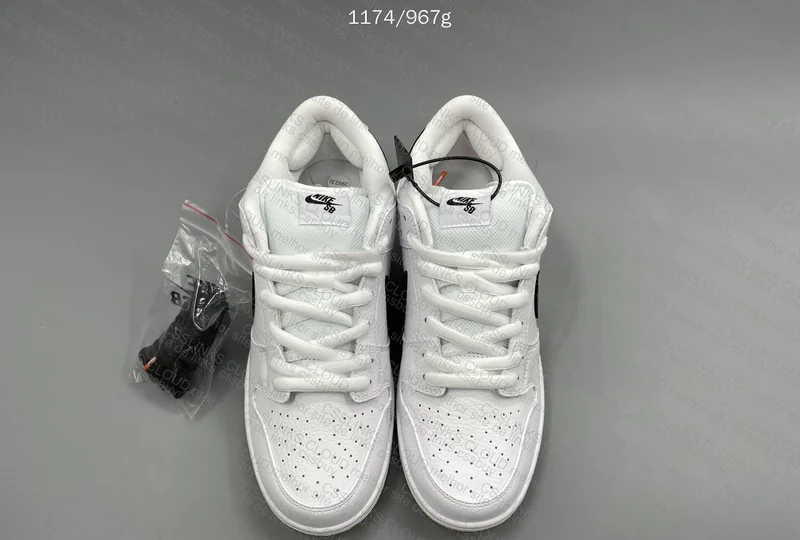 Dunk White Gum