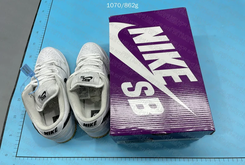 Dunk White Gum