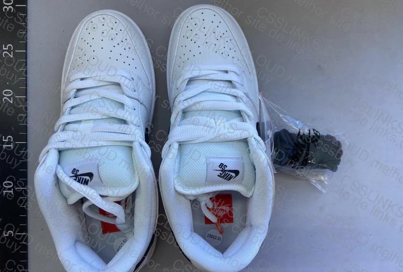 Dunk White Gum 2
