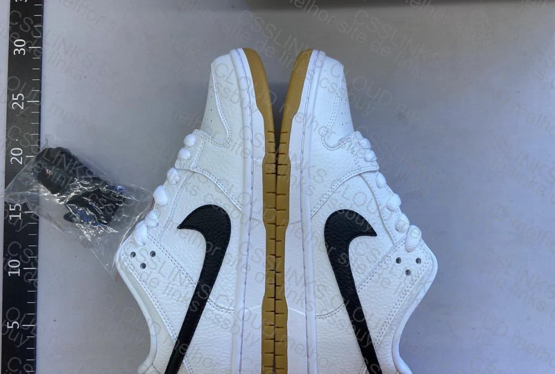 Dunk White Gum 3