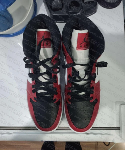 Duvida: Air Jordan 1 Mid Chicago Black toe