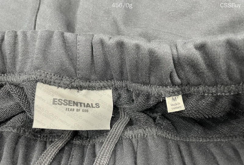 ESSENTIALS SHORT