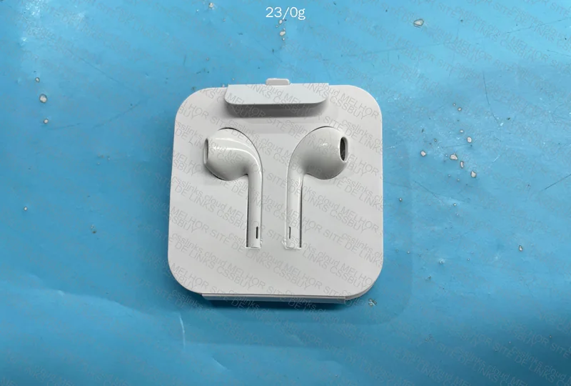Apple Lightning Wired Headphones 3