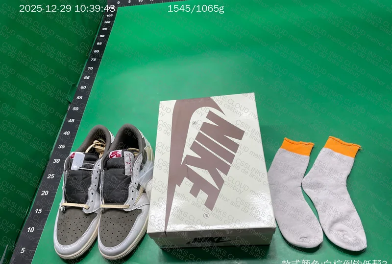 FQ BATCH SALE - Reverse Mocha AJ1 Travis Scott 3