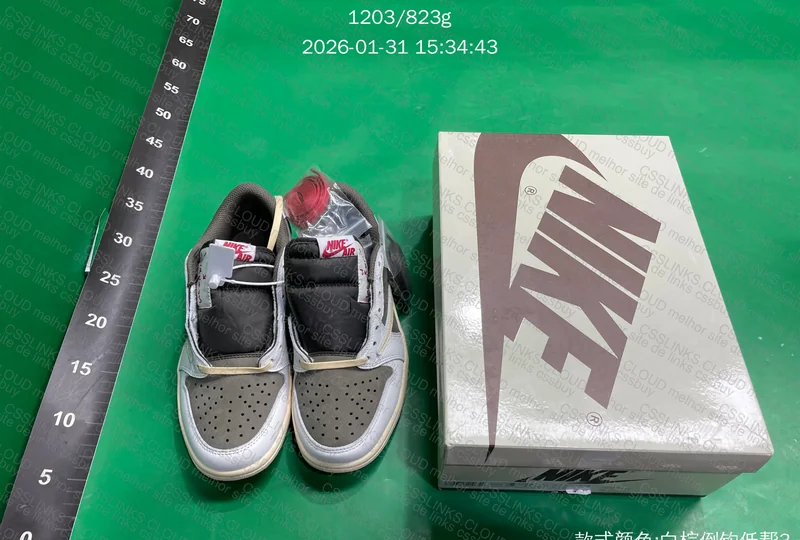 FQ BATCH SALE - Reverse Mocha AJ1 Travis Scott ( GL?) 9