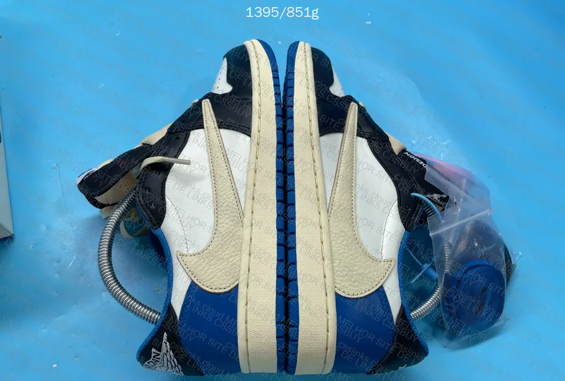 FRAGMENT DESIGN X TRAVIS SCOTT X AIR JORDAN 1 LOW 4