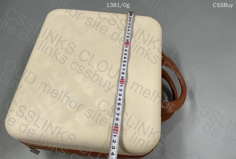 Toiletry Bag with Measurements 6