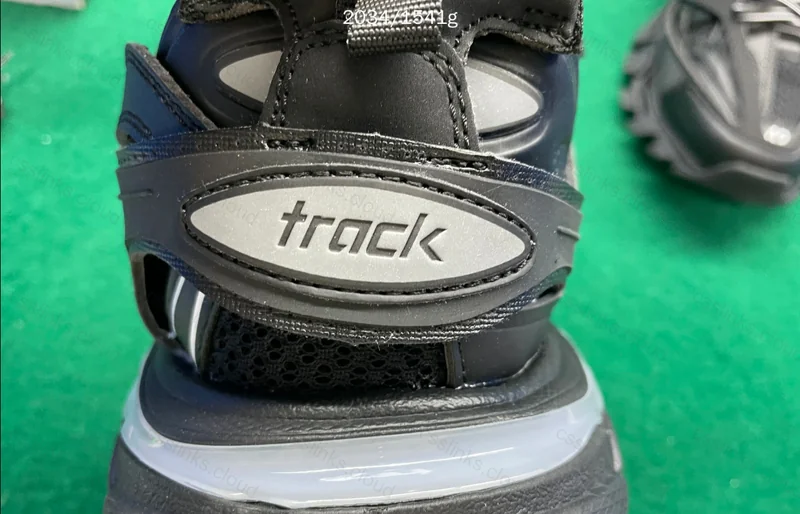 Balenciaga Track c/ led