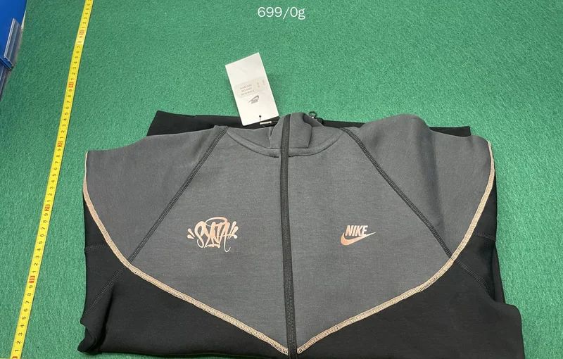 Tech Nike x Syna - Central Cee