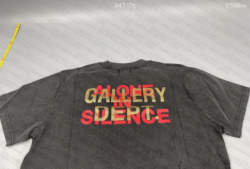 Gallery dept alone in silence