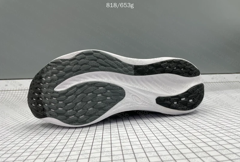 Gel Nimbus 26 5