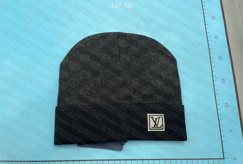LV (Louis Vuitton) Beanie 2