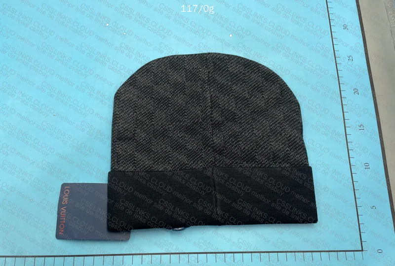 LV (Louis Vuitton) Beanie 3