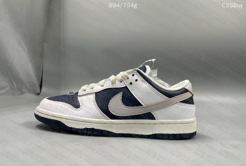 HUF x Nike SB Dunk Low New York 9