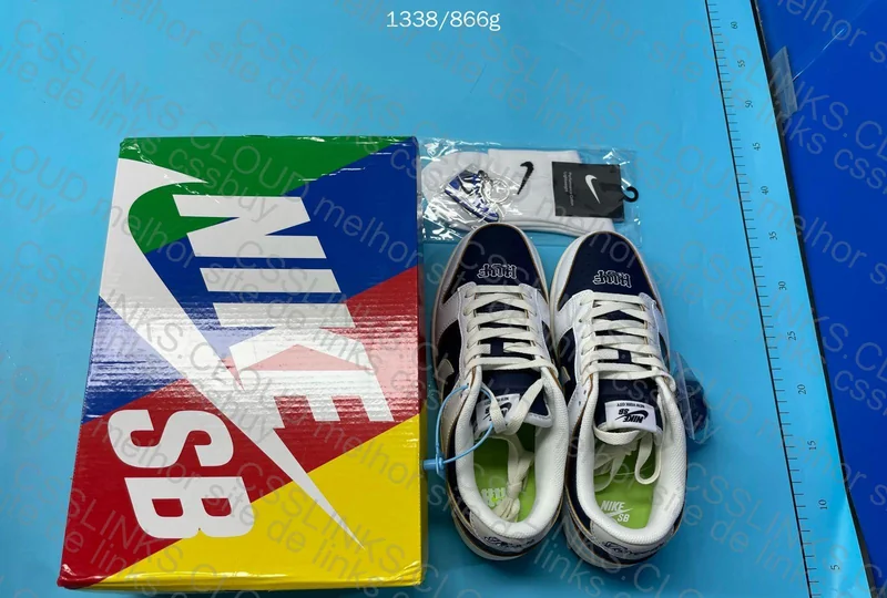HUF x Nike SB Dunk Low OG New York 10