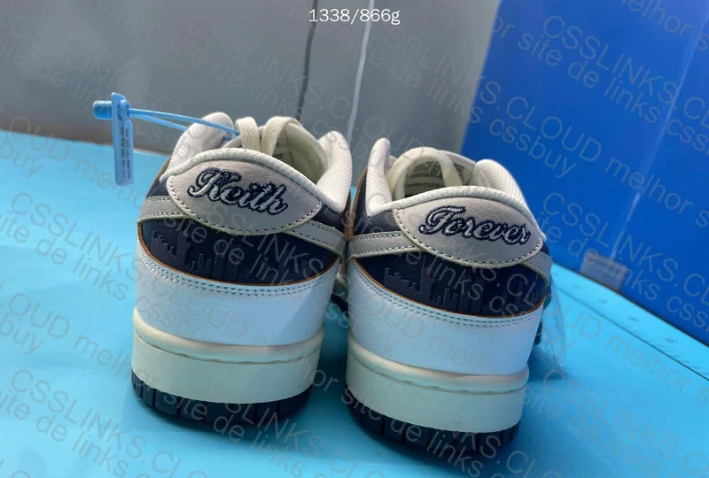 HUF x Nike SB Dunk Low OG New York 4