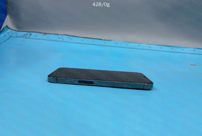 iPhone 12 Pro Battery 79% 4