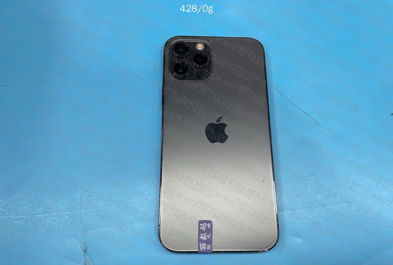 iPhone 12 Pro Battery 79% 7
