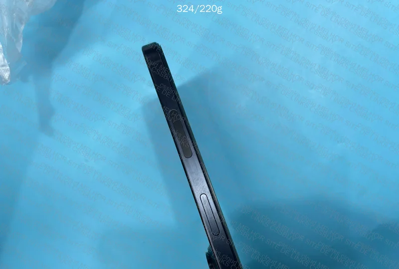 iPhone 15 Pro Locked 4