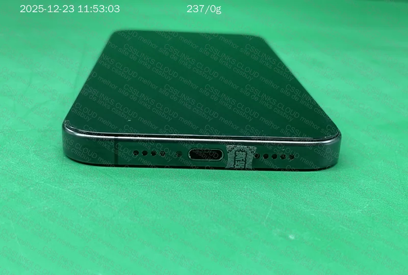 iPhone 15 Pro Max 4